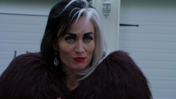 Cruella-de-vil-OUAT-5