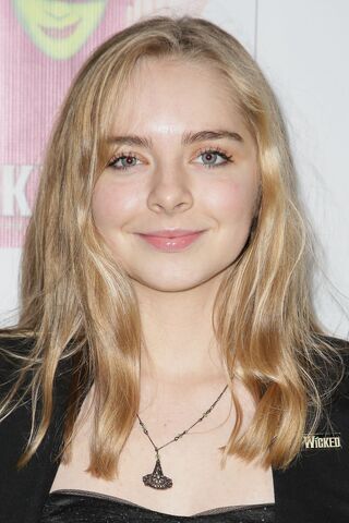 File:Darcy-rose-byrnes-wicked-musical-opening-night-in-hollywood 1.jpg