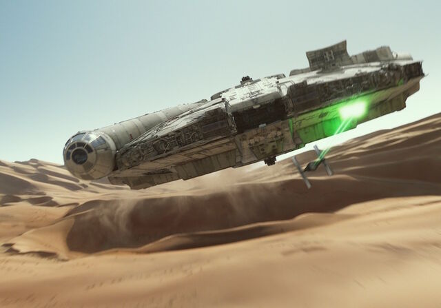 File:Millennium-Falcon-Chase-TFA.jpeg