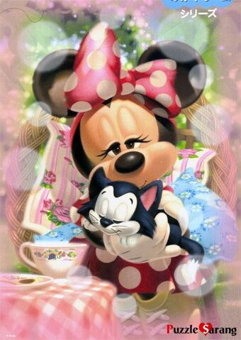 File:Minnie with her cat Figaro.jpg