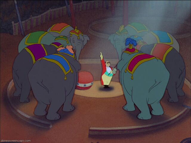 File:Dumbo-disneyscreencaps com-3035.jpg