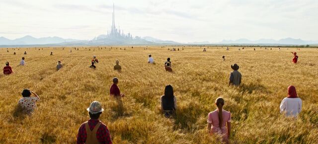 File:People Fields Tomorrowland.jpg