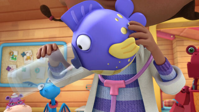 File:Squeakers drinks water.jpg