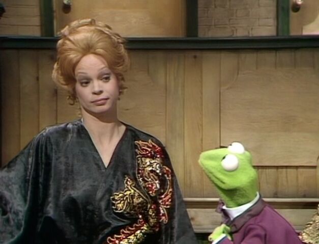 File:Juliet backstage.jpg