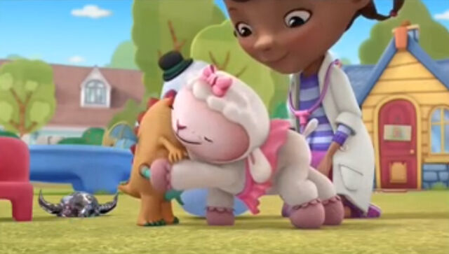 File:Lambie and charlie hug.jpg