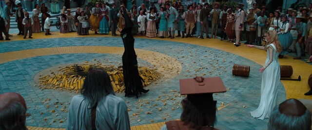 File:Oz-great-powerful-disneyscreencaps.com-9857.jpg