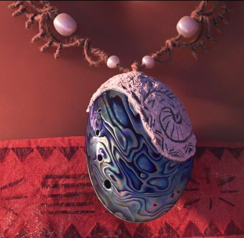 File:Moana; Moana's Necklace.jpg