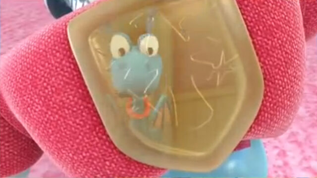 File:Stuffy sees his reflection.jpg