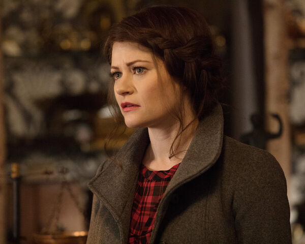 File:Once Upon a Time - 6x19 - The Black Fairy - Photogrphy - Belle.jpg