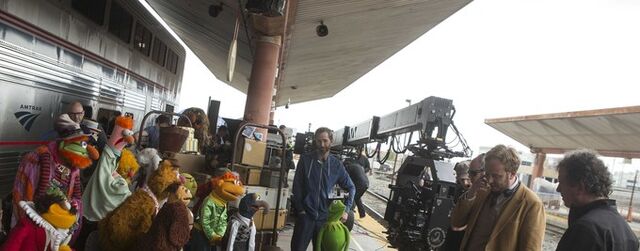 File:Muppets2SetVisitAmtrakGroup large.jpg