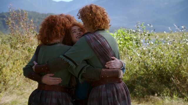 File:Once Upon a Time - 5x06 - The Bear and the Bow - Reunited Siblings.jpg