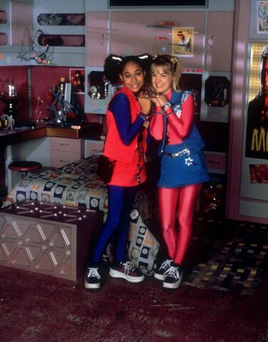 File:Zenon-girl-of-the-21st-century-1999-tv-06-1-g.jpg