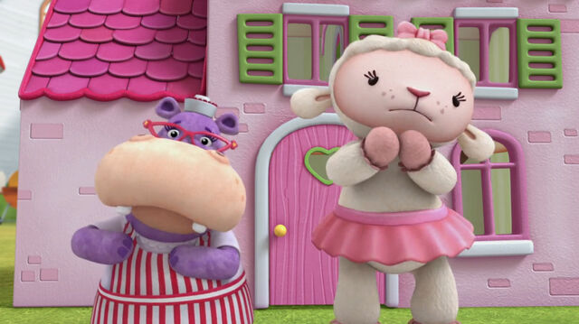 File:Hallie and lambie2.jpg