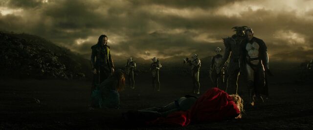 File:Thor malekith kurse dark-elves.jpg