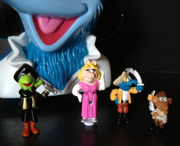 File:Bluebird toys uk polly pocket muppet treasure island pirate gonzo head toy set 2.jpg