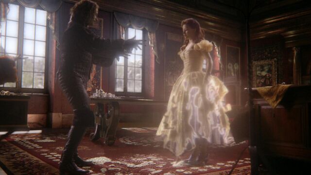 File:Once Upon a Time - 6x01 - The Savior - Belle Dress 2.jpg
