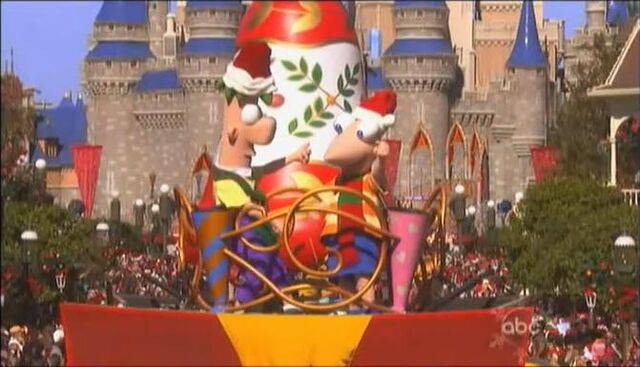 File:PnF-DisneyXmasParade2010.jpg