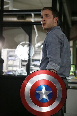 File:Fitz Cap's shield profile.jpg