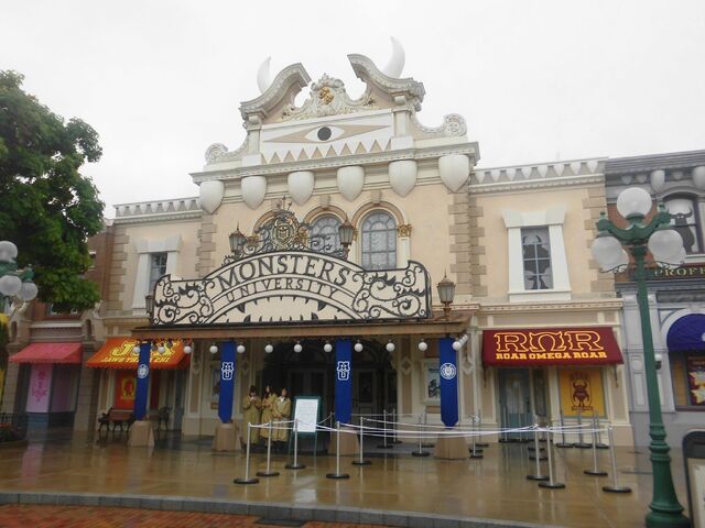 File:Monsters University Administration Building.jpg