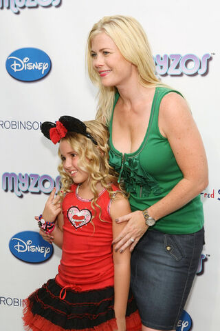 File:Myzos+Presents+Official+Launch+New+Disney+9uXV0TSpkj l.jpg