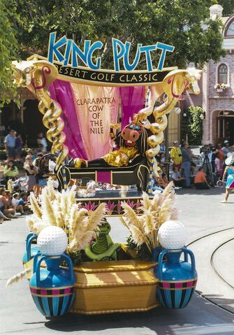 File:Disney-Parade-Goofy-2.jpg