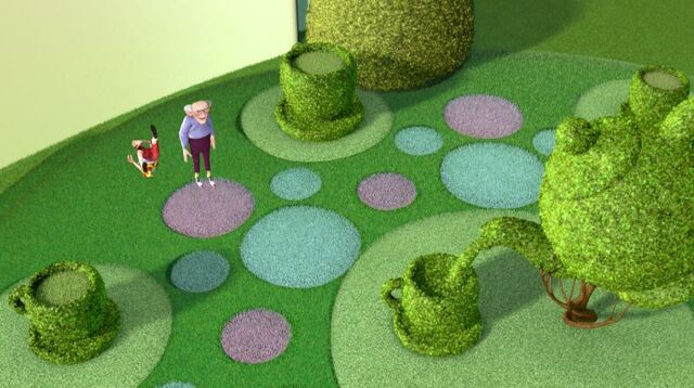 File:Meet-The-Robinsons-Mrs.-Potts-and-Mickey.jpg