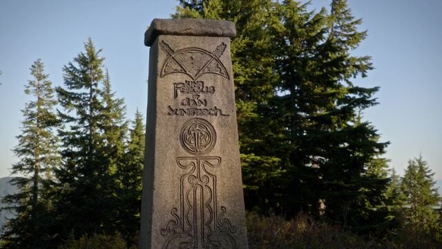 File:Fergus's Grave The Bear King.jpg