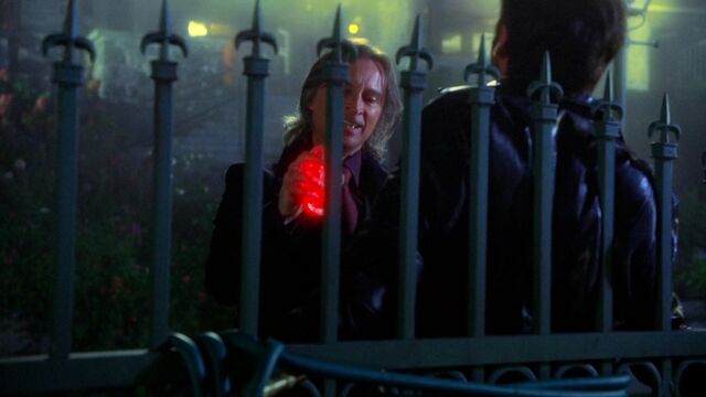 File:Once Upon a Time - 5x10 - Broken Heart - Hook Heart Crushed.jpg