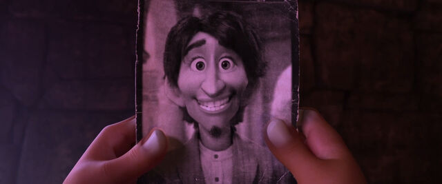 File:Coco Human Hector.jpg