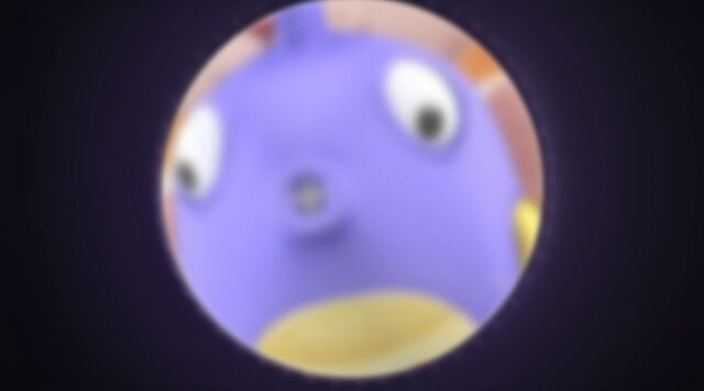 File:Squeakers blurry.jpg