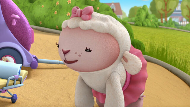 File:Lambie with her eyes squinted.jpg
