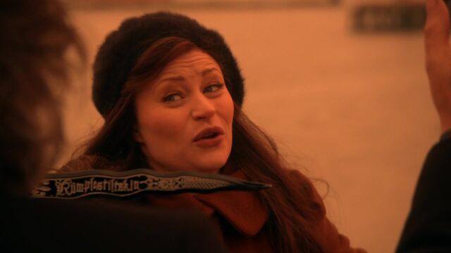 File:Once Upon a Time - 5x17 - Her Handsome Hero - Belle with Dagger.jpg