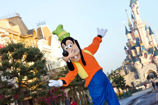 File:Goofy-dlp-disneyland-paris.jpg