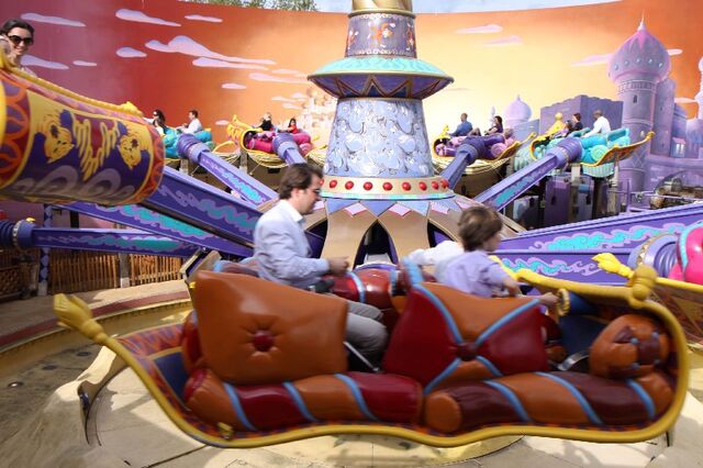 File:Les Tapis Volants-Flying Carpets Over Agrabah(Toon Studio).jpg