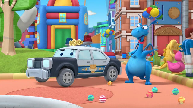 File:Stuffy and officer pete2.jpg