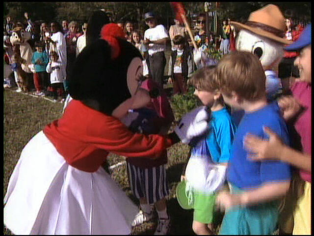 File:MinnieandShiraRoth.jpg