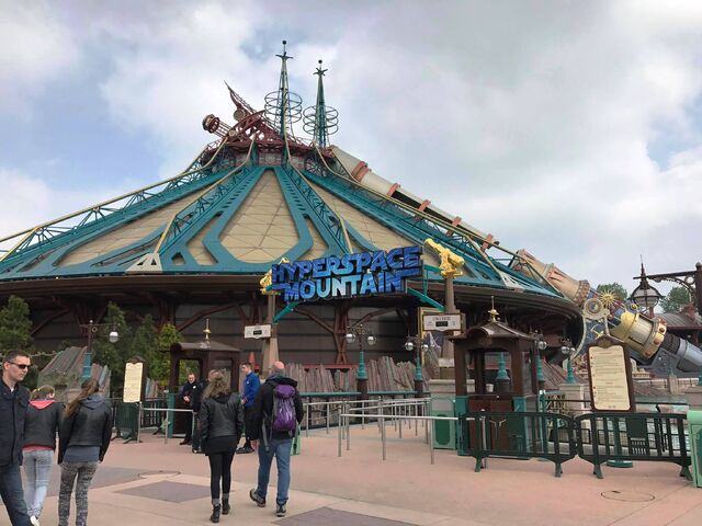 File:Hyperspace Mountain Paris.jpg