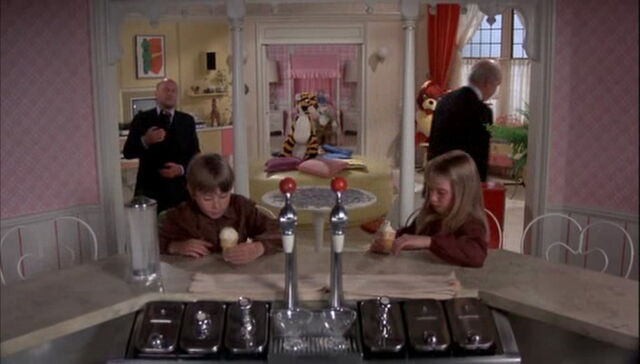 File:Escape-to-witch-mountain-disneyscreencaps.com-2647.jpg