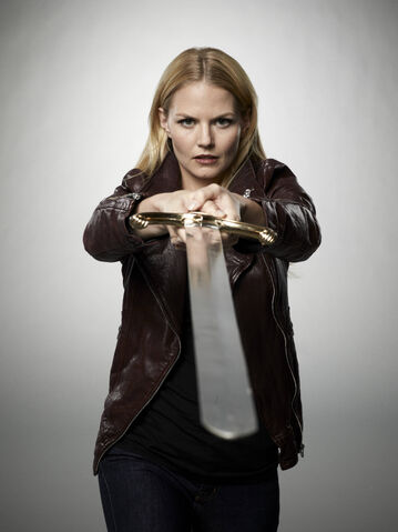 File:Emma Swan Season 2 With Sword 03.jpg