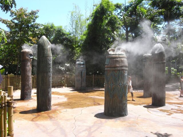 File:Liki Tikis.jpg
