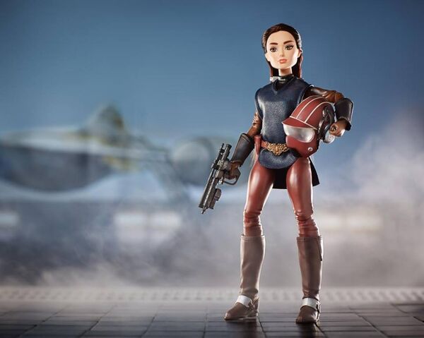 File:Padmé Amidala Adventure Figure.jpg