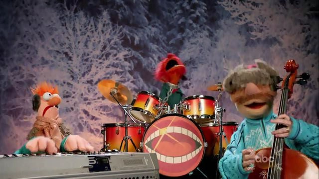 File:GagaMuppets-JingleBells.png