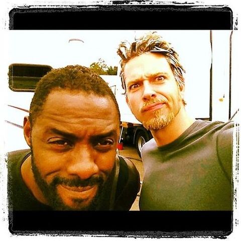 File:Hanging-in-London-with-a-rosted-Zachary-Levi-idris-elba-32360496-500-500.jpg