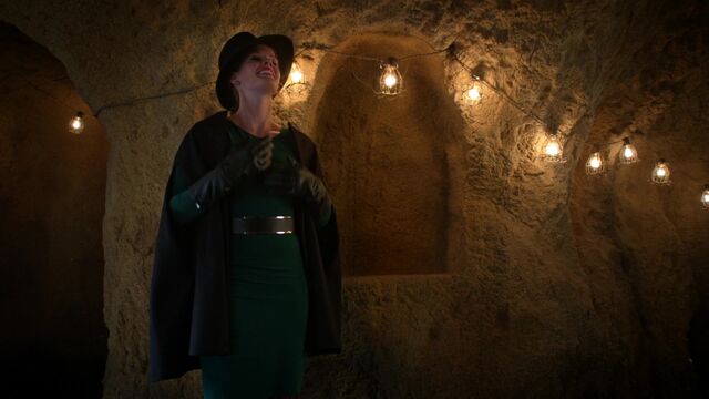 File:Once Upon a Time - 5x08 - Birth - Zelena Dress.jpg