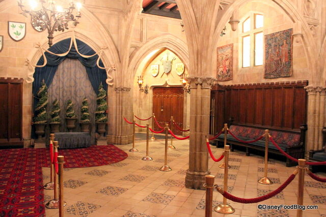 File:Lobby-5-cinderellas-royal-table.jpg