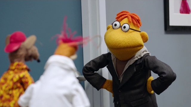 File:TheMuppets-S01E08-ScooterArms01.png