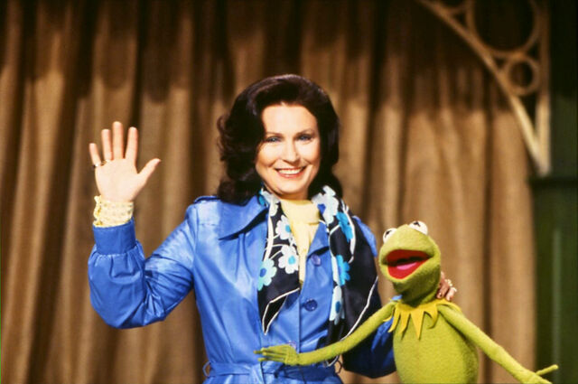 File:LorettaLynnKermit.jpg