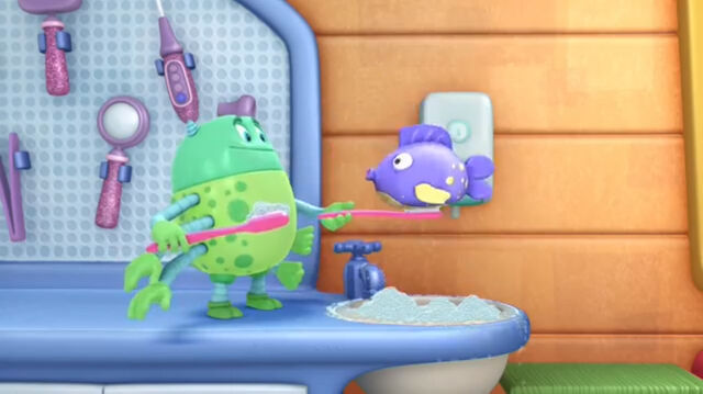 File:Glo bo and squeakers.jpg