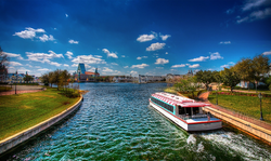 International Gateway Boat