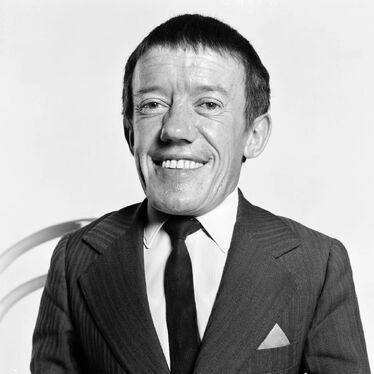 File:Kenny Baker convention.jpg